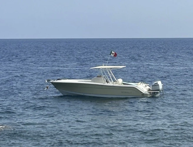 Robalo R30 mieten Neapel