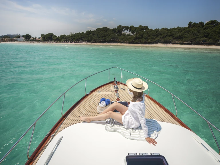 Ein Hinckley Talaria  mieten in Port d'Alcudia