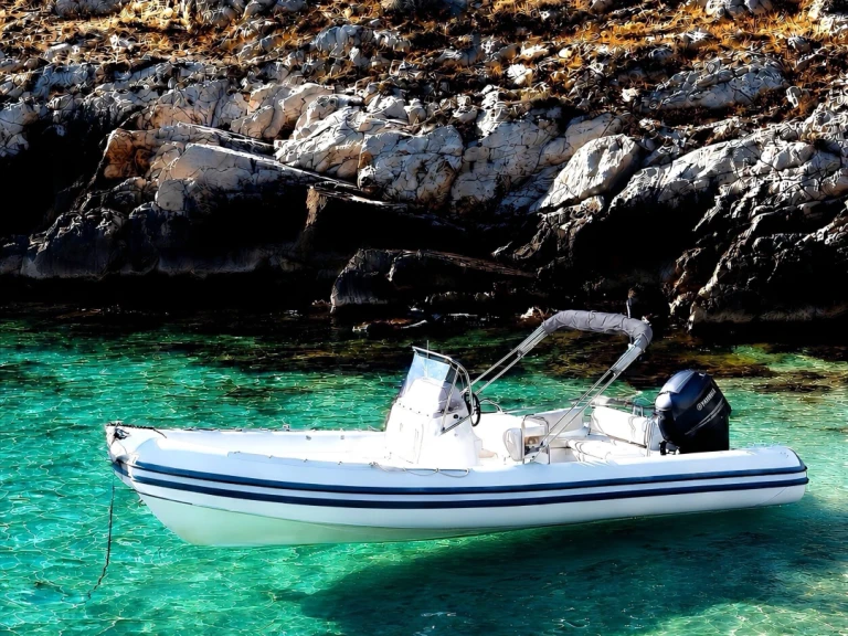 Semi-Rigide 7 m mieten La Ciotat