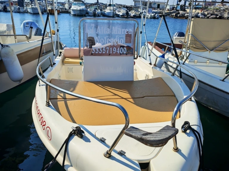 Bootsverleih Sharko 550 Marina di San Foca Samboat