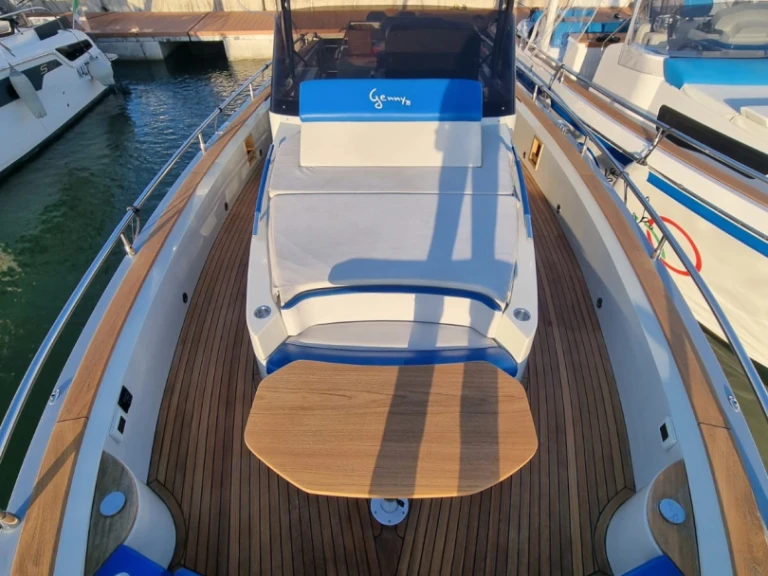 Ein Allures Italyure 38 Sport mieten in Sorrent