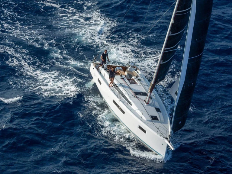Segelboot mit oder ohne Skipper Jeanneau mieten in Gouviá