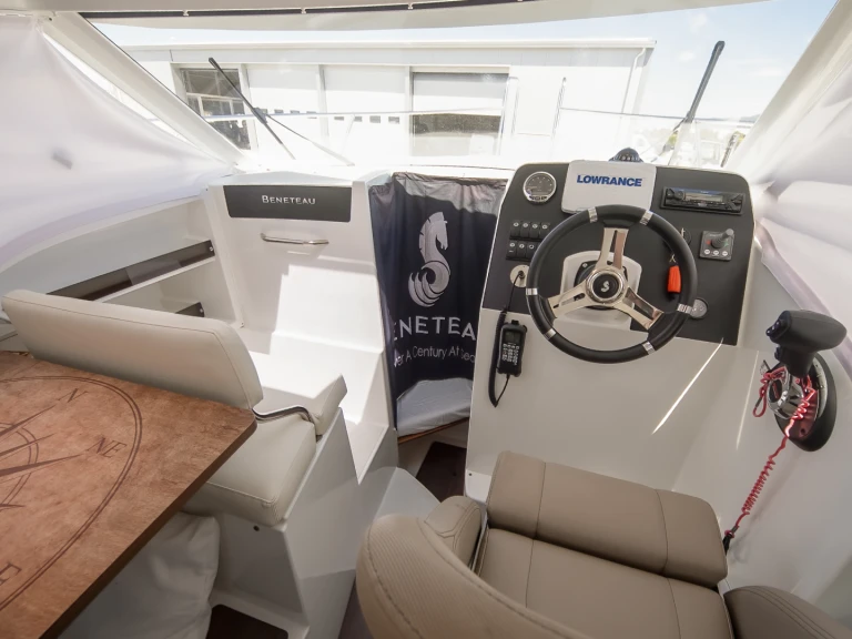 Motorboot mieten in Tribunj zum besten Preis