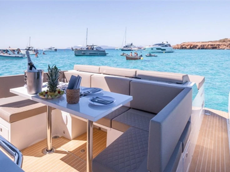 Ein D36 De Antonio mieten in Ibiza Town