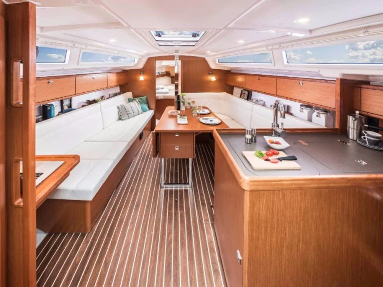 Ein Bavaria Cruiser 34 mieten in Lefkáda