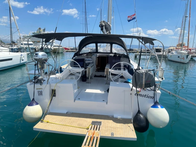 Segelboot mit oder ohne Skipper Elan mieten in Split
