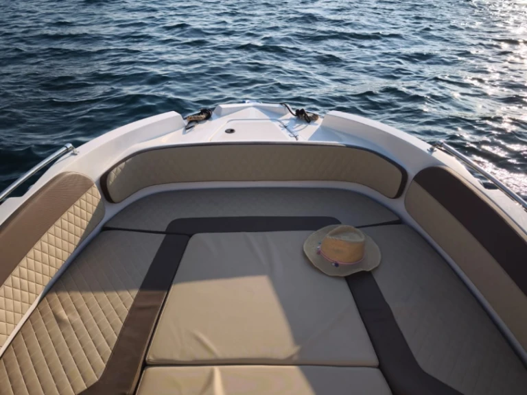 Vermietung Motorboot Nireus mit Führerschein
