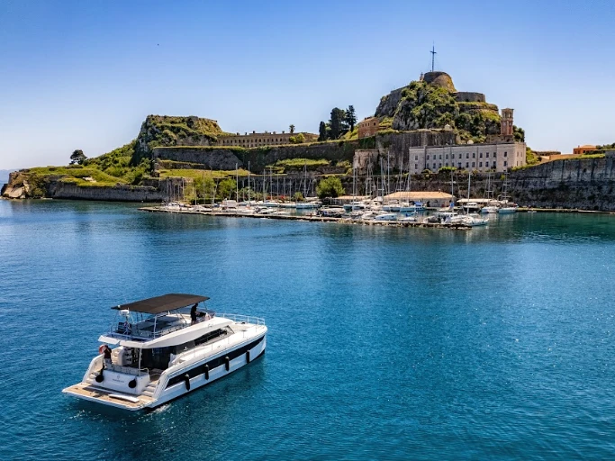 Katamaran mit oder ohne Skipper Fountaine Pajot mieten in Korfu