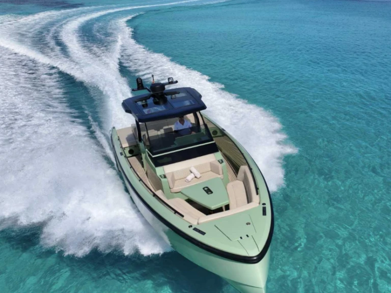 Vanquish VQ40 mieten Ibiza Town