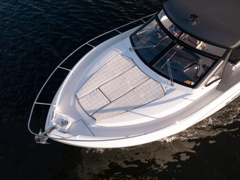 Ein Absolute Yachts absolute 40 mieten in Juan-les-Pins