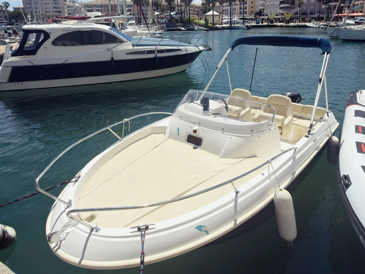 Motorboot mieten in Port Fréjus zum besten Preis