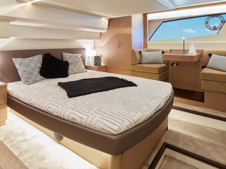 Yacht mit oder ohne Skipper Prestige Yachts mieten in Golfe-Juan