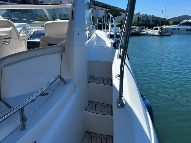 Vermietung Motorboot Sunseeker mit Führerschein