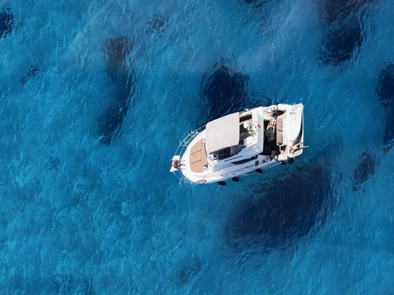 YachtCharter in Antibes - Bavaria Virtess 420 Fly auf SamBoat