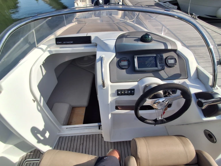 Motorboot mit oder ohne Skipper Jeanneau mieten in Auray