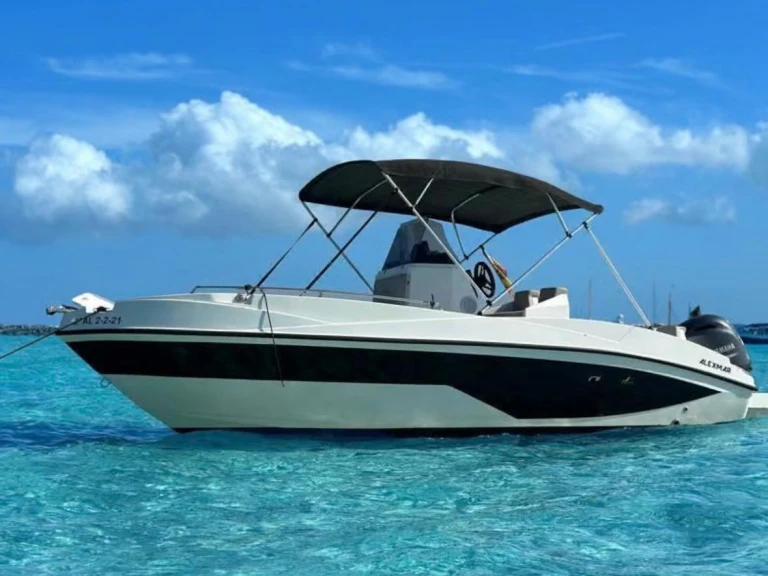Motorboot mit oder ohne Skipper Nireus mieten in Ibiza Town