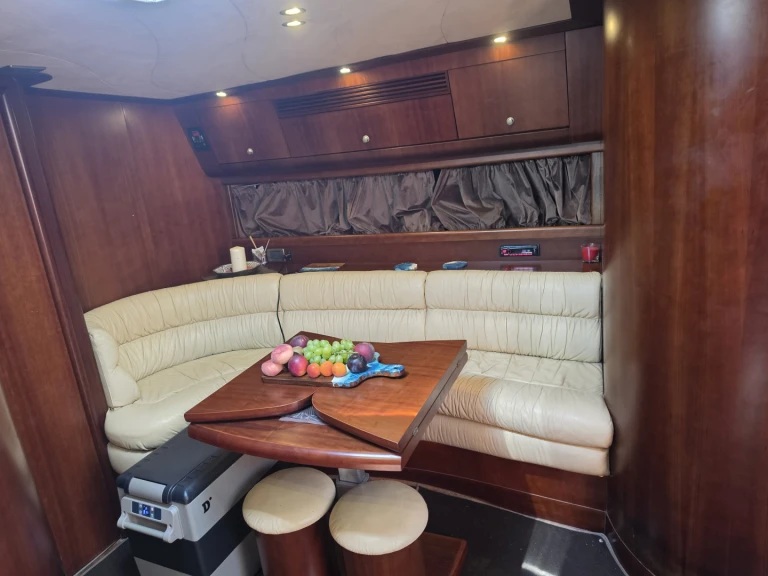 Sea Ray Sea Ray 440 Express Bridge mieten St. Paul's Bay