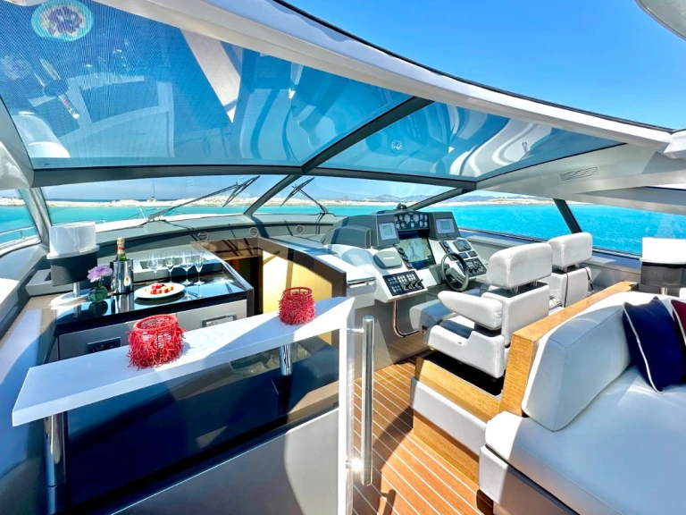 Vermietung Yacht Baia mit Führerschein