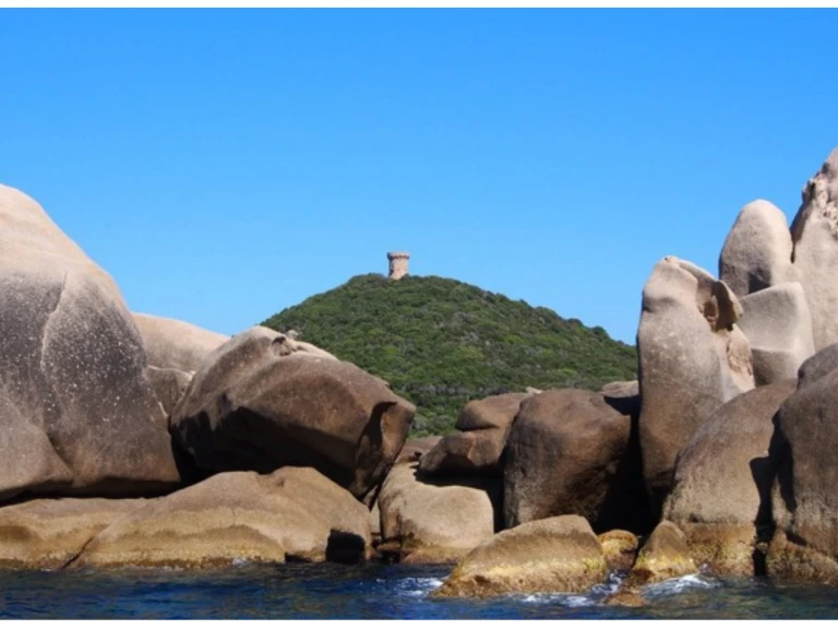 Ein Fountaine Pajot Louisiane mieten in Ajaccio