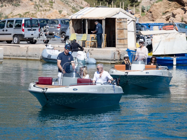 Motorboot mit oder ohne Skipper Nireus mieten in Pantánassa