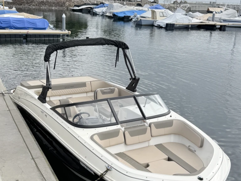 Ein Bayliner VR6E mieten in Rolle VD