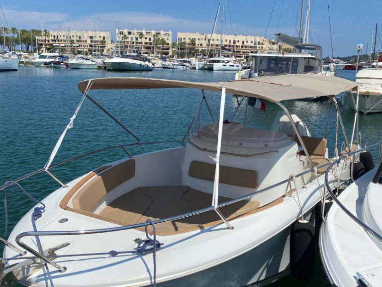 Boot mieten Saint-Tropez günstig Cap Camarat 7.5 Open