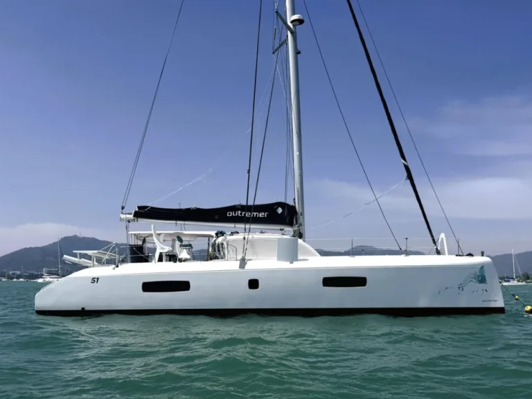 Vermietung Katamaran Outremer mit Führerschein