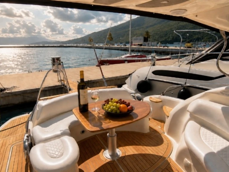 YachtCharter in Herceg Novi - Cranchi Mediterranee 43 auf SamBoat