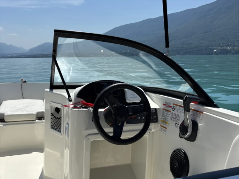 Ein Bayliner Element E7 mieten in Aix-les-Bains