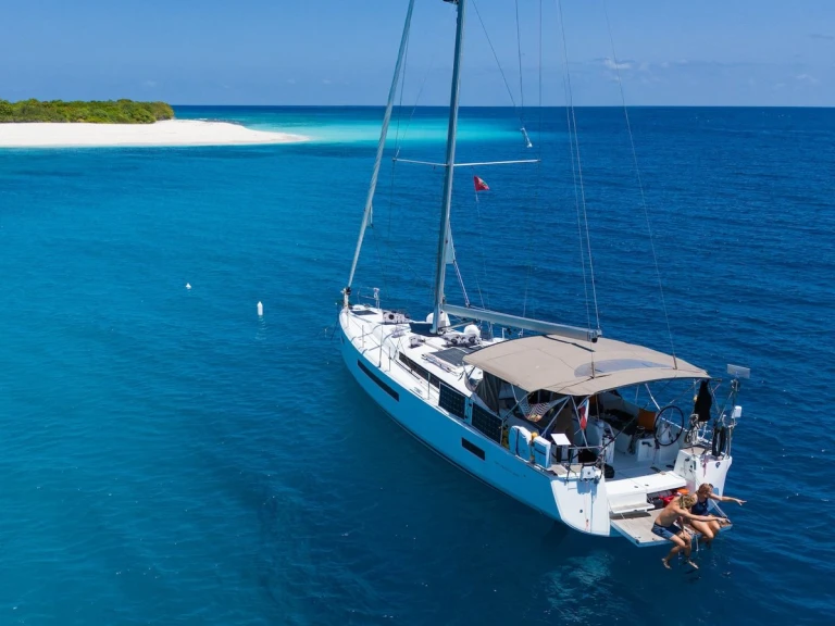 Ein Jeanneau Sun Odyssey 490 mieten in Malé