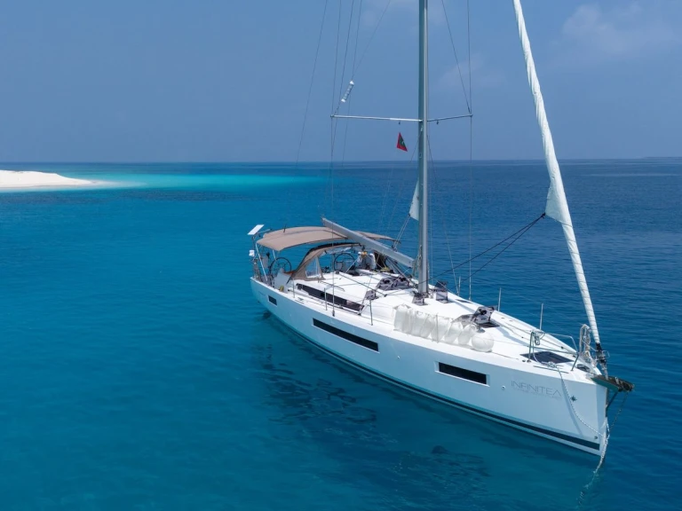 Segelboot mit oder ohne Skipper Jeanneau mieten in Malé