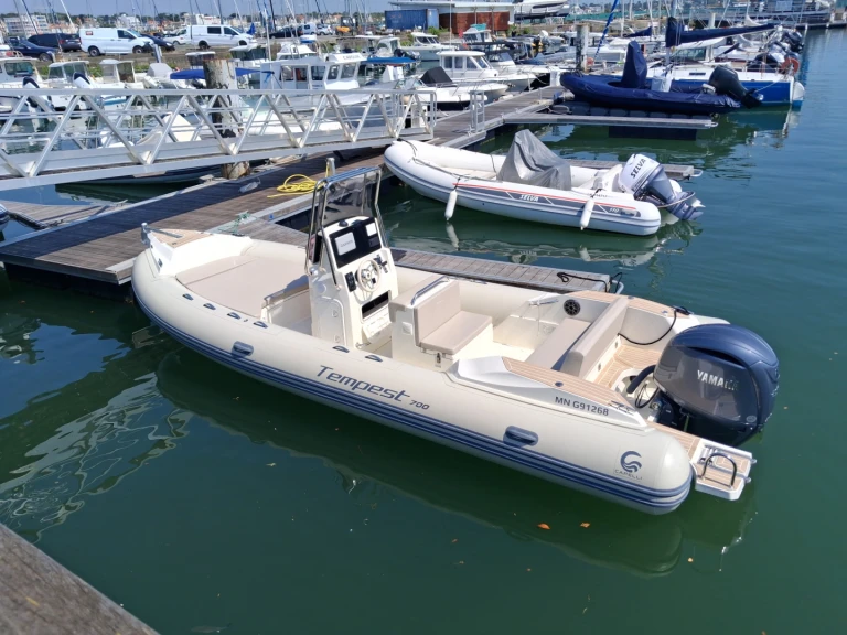 Ein Capelli Tempest 700 mieten in Royan