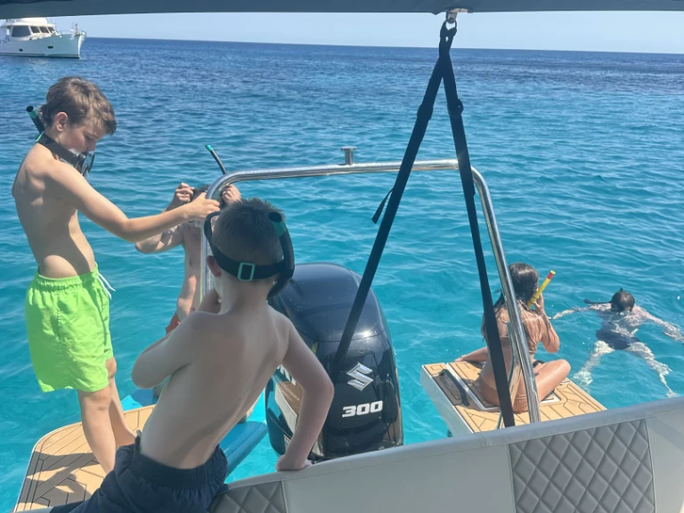 Motorboot mieten in s'Estanyol de Migjorn zum besten Preis