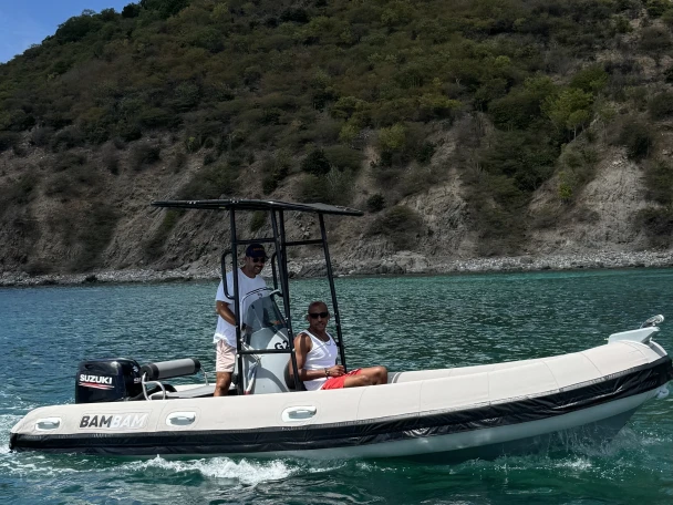 3D Tender Lux 550 mieten St. Martin