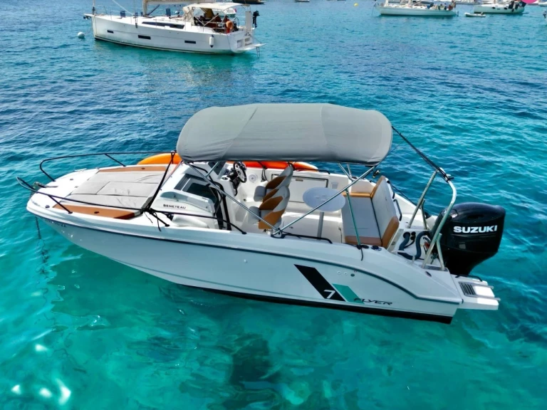 Motorboot mit oder ohne Skipper Bénéteau mieten in Fornells