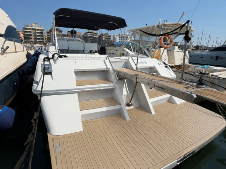 Motorboot mit oder ohne Skipper Mochi Craft mieten in Nettuno