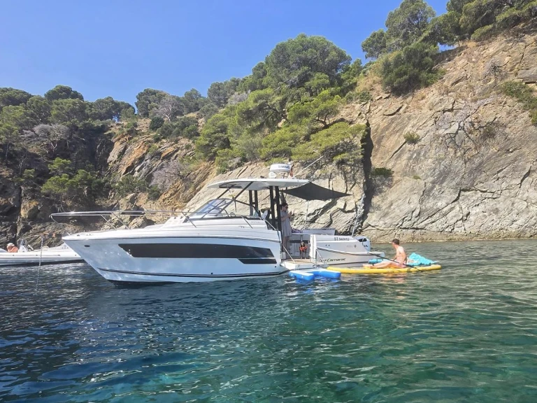 Ein Jeanneau Cap Camarat 9.0 WA mieten in Empuriabrava
