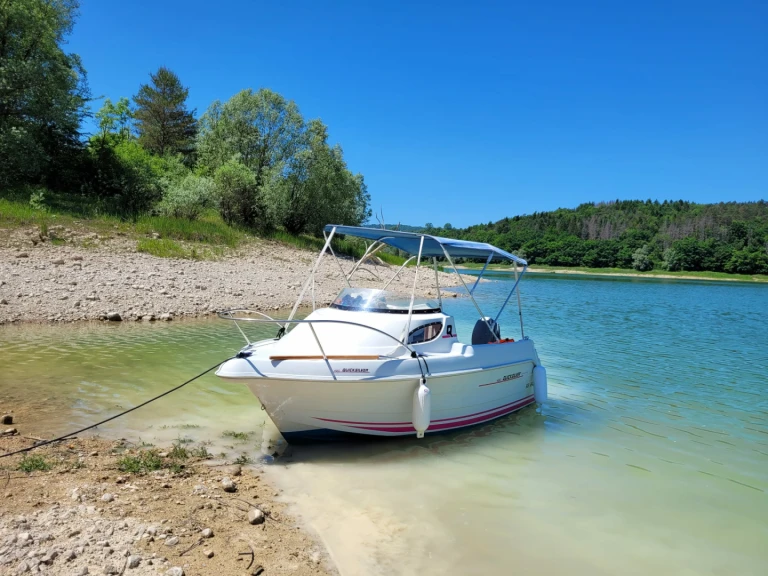 YachtCharter in La Tour-du-Meix - Quicksilver Activ 420 Cabin auf SamBoat