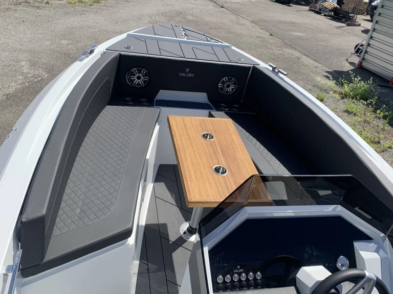 Motorboot mit oder ohne Skipper Valory mieten in Annecy