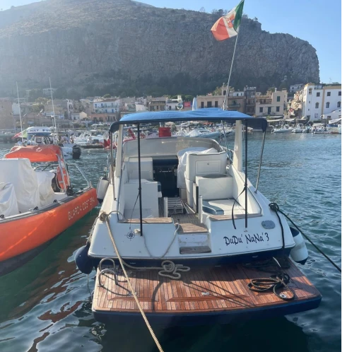 Vermietung Motorboot Airon mit Führerschein