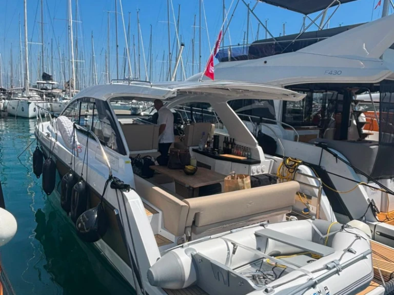 Sealine Sealine S335 mieten Biograd na Moru