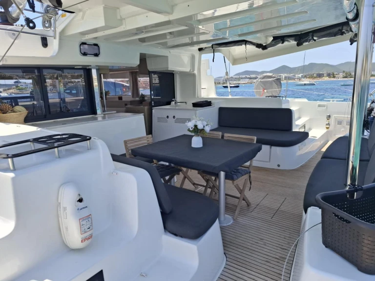 YachtCharter in Dénia - Lagoon Lagoon 46 auf SamBoat