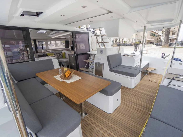 Ein Fountaine Pajot Astrea 42 mieten in Pula
