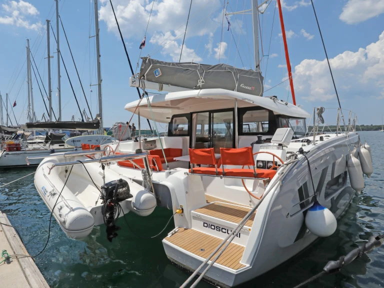 Ein Excess Excess 11 mieten in Pula