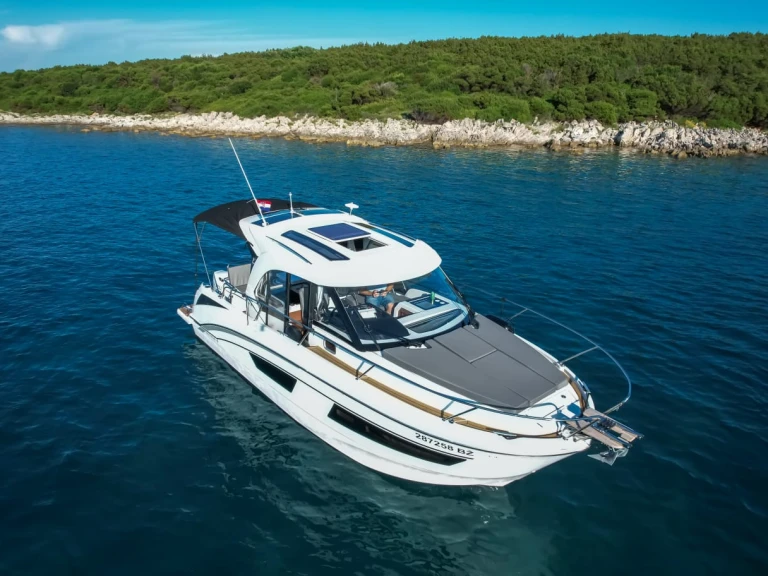 Motorboot mit oder ohne Skipper Bénéteau mieten in Sukošan