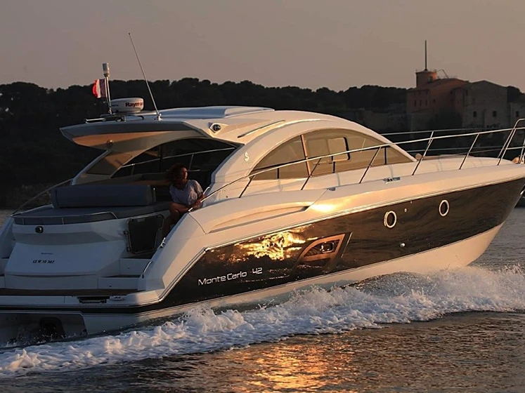 Motorboot mieten in Juan-les-Pins zum besten Preis