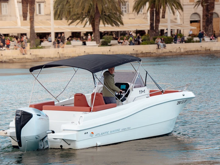 Motorboot mieten in Split Port zum besten Preis
