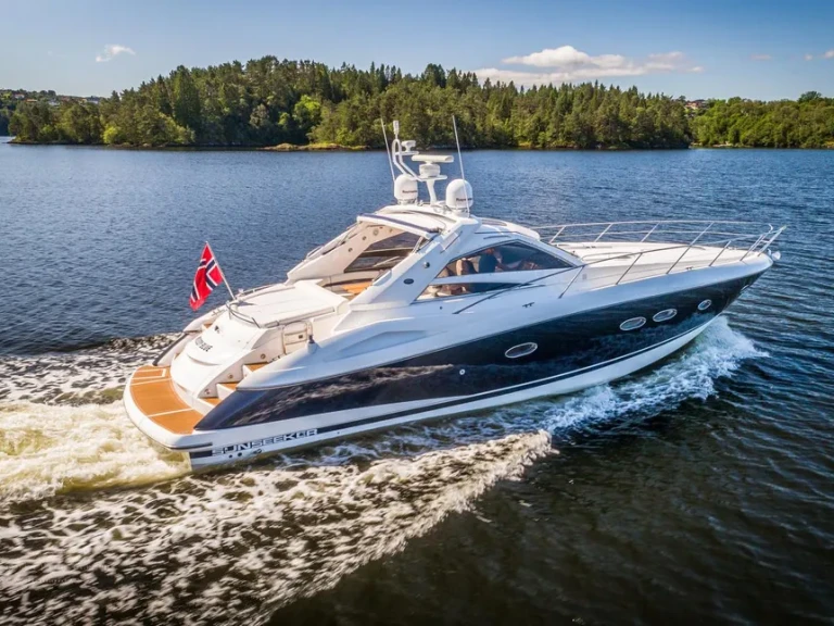 Vermietung Motorboot Sunseeker mit Führerschein