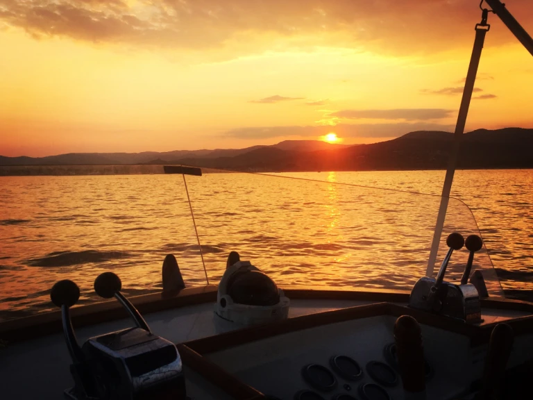Vermietung Motorboot Grand Banks mit Führerschein