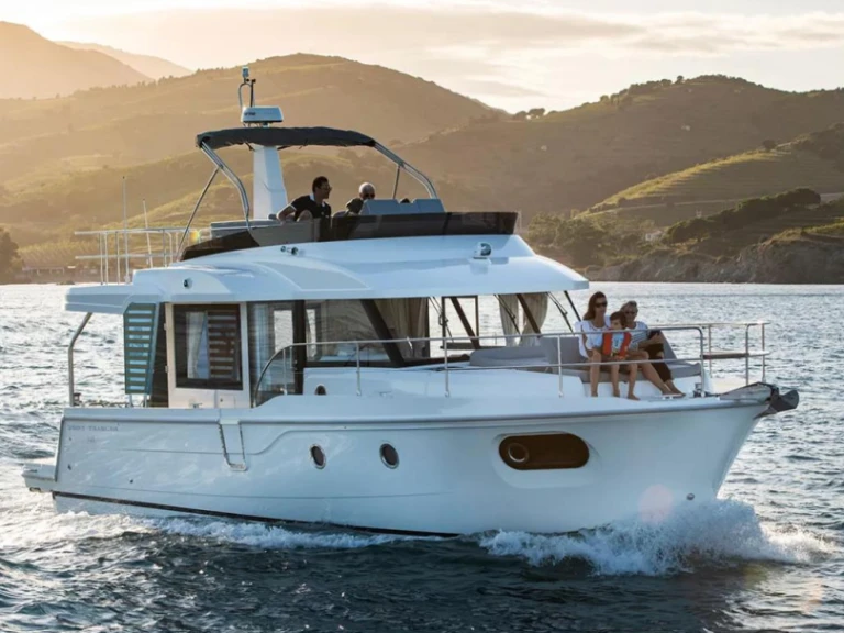 Ein Bénéteau Swift Trawler 41 Fly mieten in Juan-les-Pins